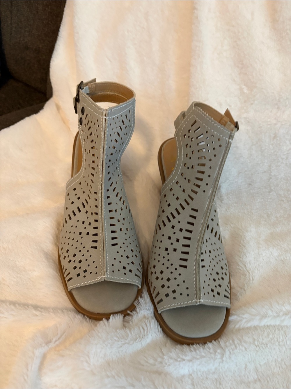 True Craft Laser-Cut Open-Toe Ankle Strap Sandals in Light Gray